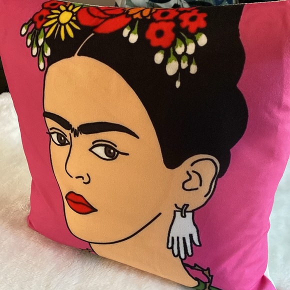 EUC FRIDA KAHLO Decorative Accent Zippered Pillow🌹 Includes bonus Insert pillow - Picture 3 of 16